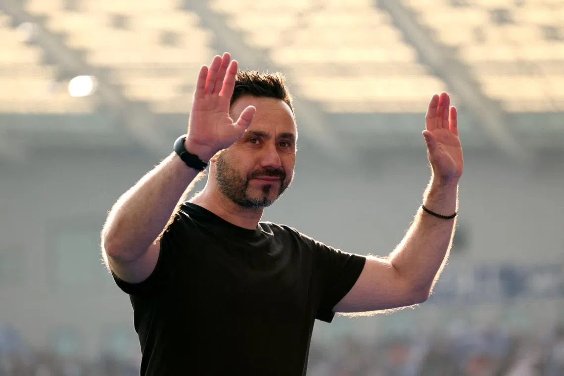 FILE PHOTO: Soccer Football - Premier League - Brighton & Hove Albion v Manchester United - The American Express Community Stadium, Brighton, Britain - May 19, 2024  Brighton & Hove Albion manager Roberto De Zerbi acknowledges fans during a lap of appreciation after their last game of the season and his final game as manager of  Brighton & Hove Albion REUTERS/David Klein/File Photo