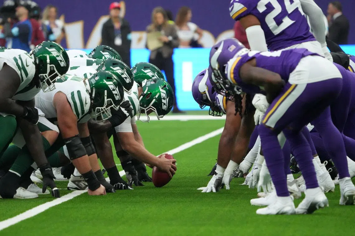 Helmets at the line of scrimmage as New York Jets long snapper Thomas Hennessy (42) snaps the ball against the Minnesota Vikings in the second half at Tottenham Hotspur Stadium in London.