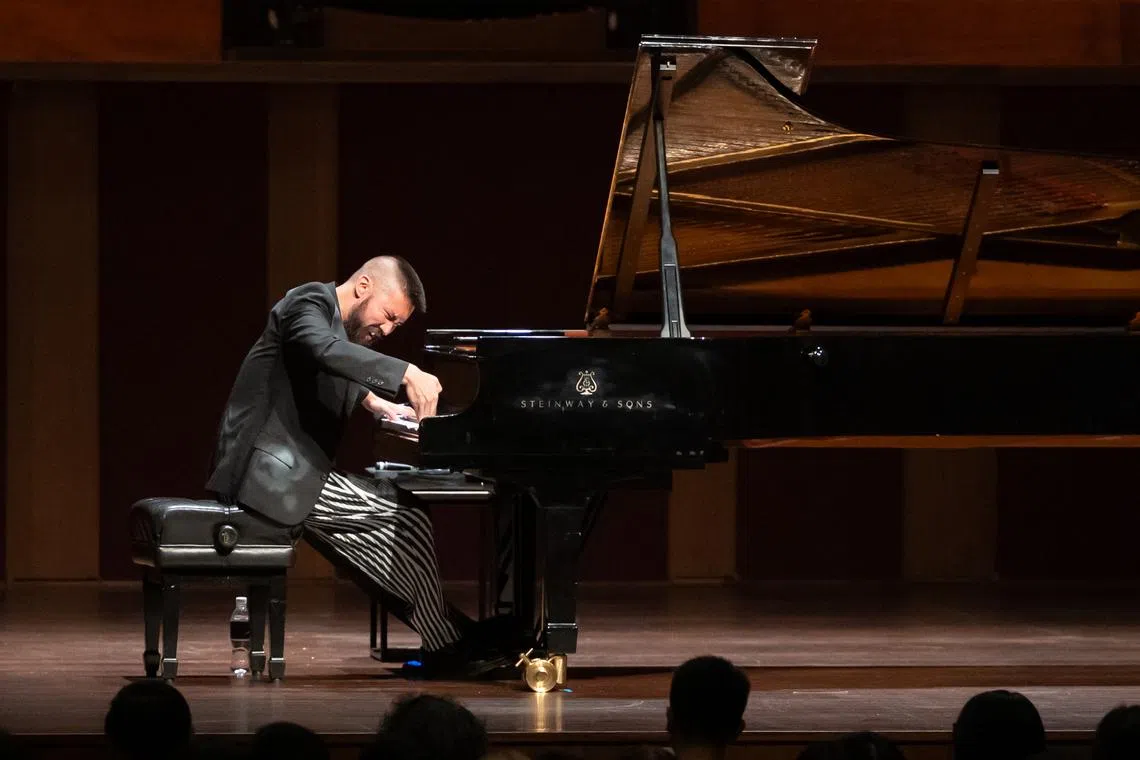 American Conrad Tao played 15 short pieces reflecting a melting pot of cultures, where jazz, popular music and atonality found healthy parity.