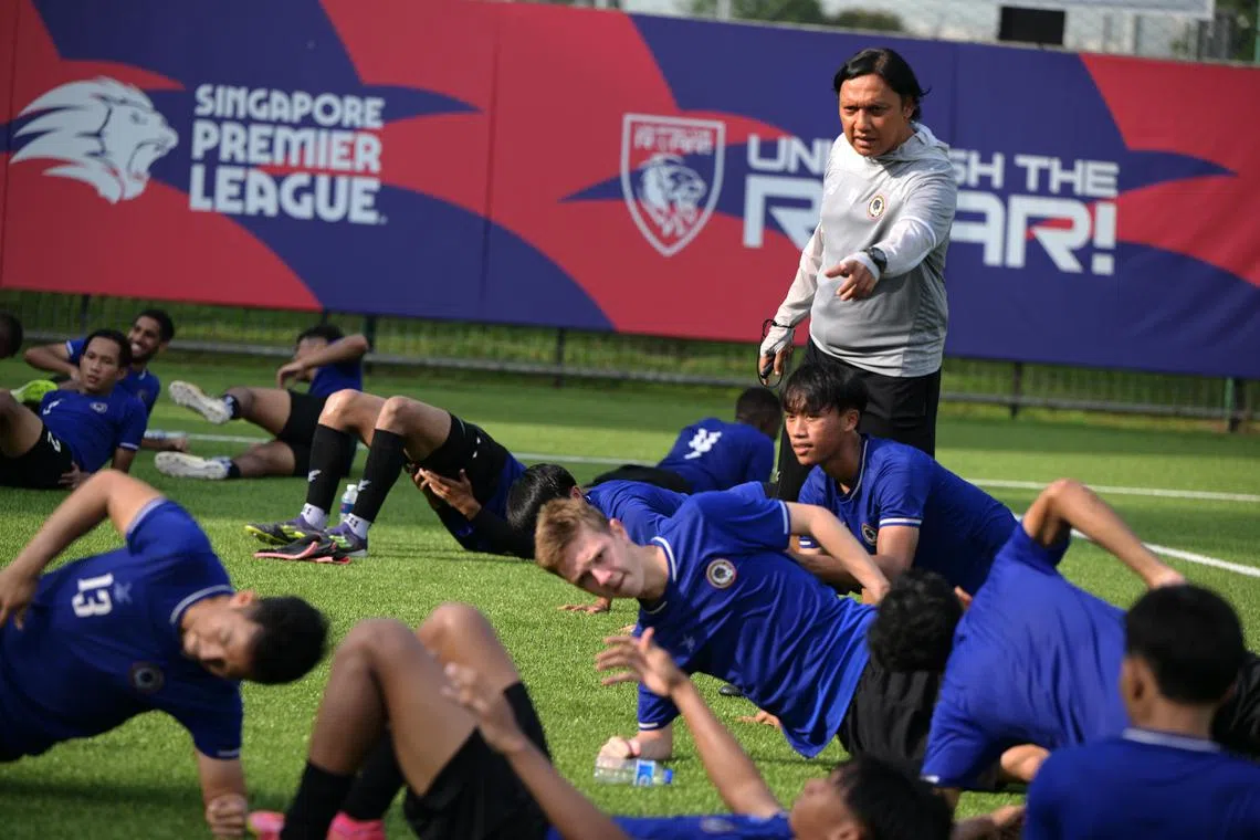tbsoc13/ST20240911_202412800718/Ng Sor Luan/Tanjong Pagar United interim head coach Hyrizan Jufri overseeing the team's training session at Jurong East Stadium on Sept 11, 2024. 