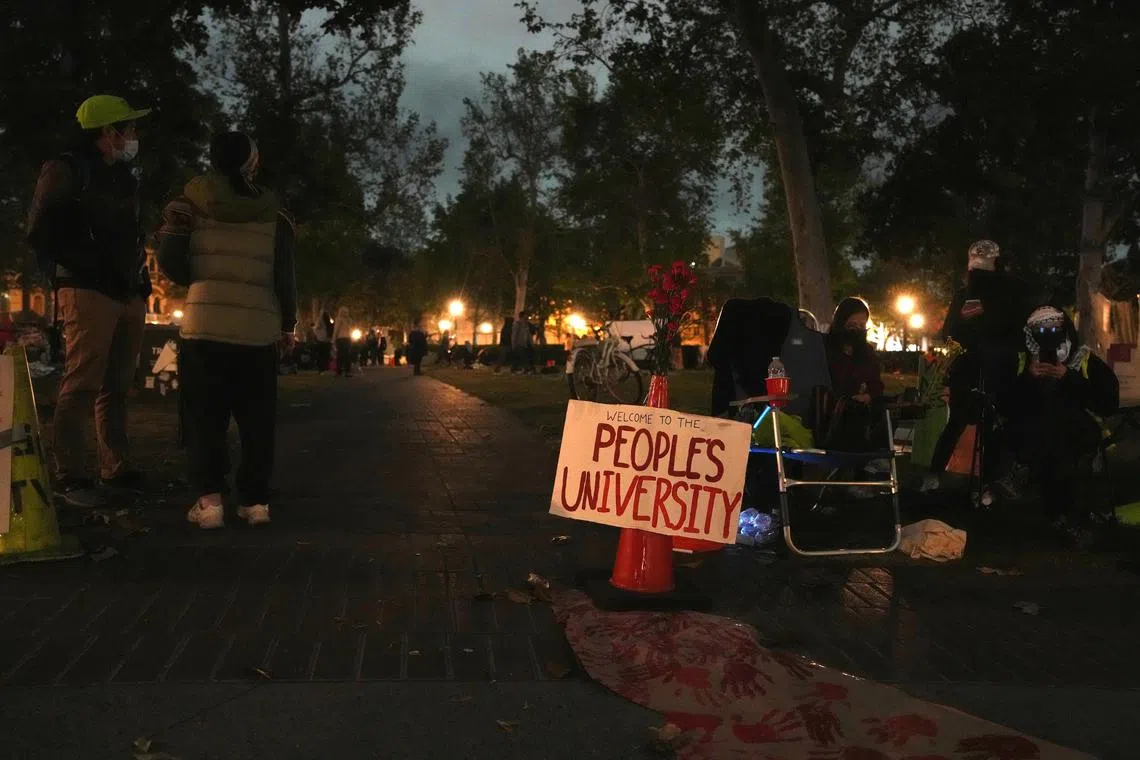epa11319316 Students set up a pro-Palestinian encampment at the University of Southern California (USC) in Los Angeles, California, USA, 04 May 2024 (issued 05 May 2024). USC announced it is canceling its main commencement ceremony following protests on campus demanding that the university divest from Israel.  EPA-EFE/ALLISON DINNER