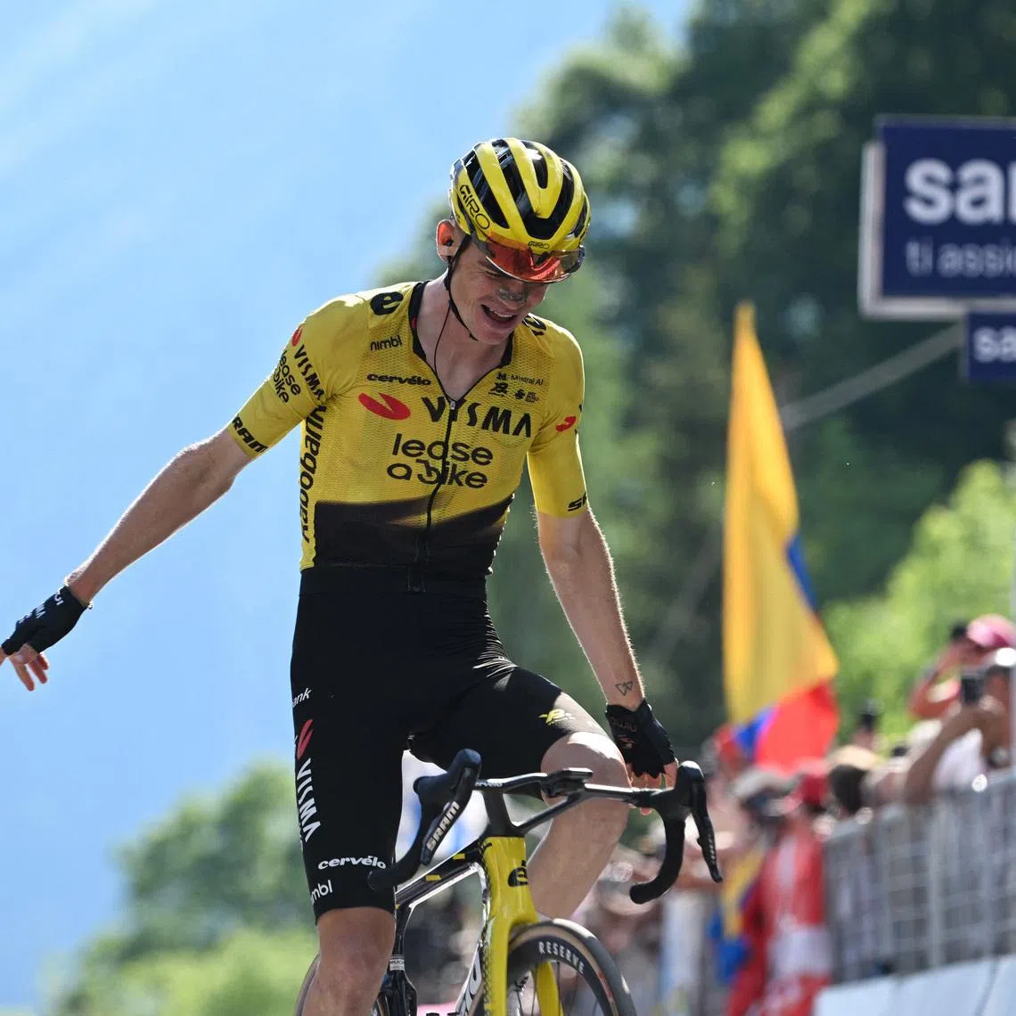 Team Visma Lease a Bike's Sepp Kuss celebrates winning stage 19, Cycling. Giro d'Italia, Stage 19, Feltre to Alleghe, Italy, May 29, 2026. REUTERS/Jennifer Lorenzini