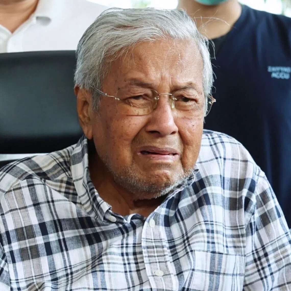 Dr Mahathir Mohamad reportedly offered prayers and scattered flowers over the grave.