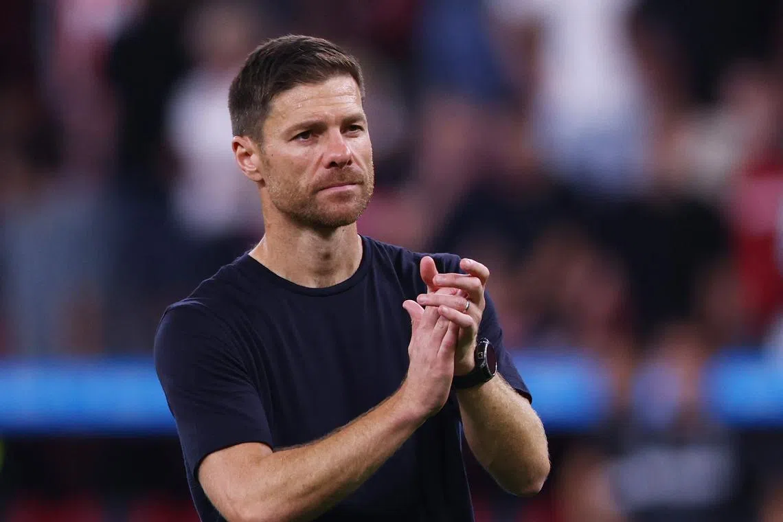 Soccer Football - Bundesliga - Bayer Leverkusen v RB Leipzig - BayArena, Leverkusen, Germany - August 31, 2024 Bayer Leverkusen coach Xabi Alonso applauds fans after the match REUTERS/Thilo Schmuelgen
