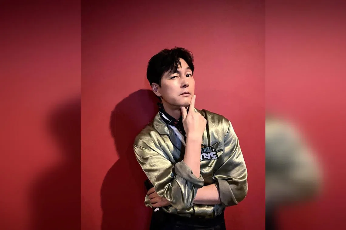 According to South Korean media reports, the 52-year-old recently filed for marriage registration with his long-time girlfriend.