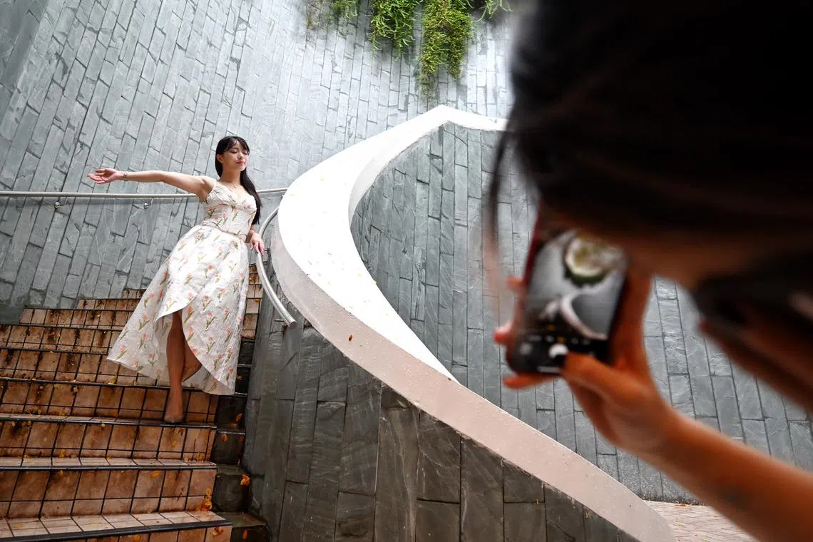 Jiangxi native Liu Mei Feng at the Fort Canning tree tunnel. The content creator followed the recommendations on Xiaohongshu to the picture-perfect spot.