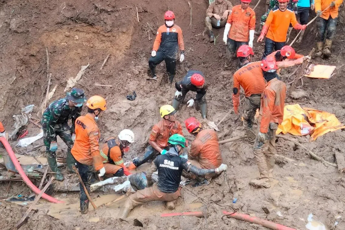epa11466191 A handout photo made available by the National Search and Rescue Agency (BASARNAS) shows rescuers searching for landslide victims at Tulabo village, Samawa, Gorontalo, Indonesia, 07 July 2024 (issued 08 July 2024). According to The National Disaster Management Agency, six people died and 26 were missing in landslides at Tulabolo village in Gorontalo, which were caused by heavy rainfall over several days and unstable ground conditions,  EPA-EFE/BASARNAS / HANDOUT HANDOUT EDITORIAL USE ONLY/NO SALES