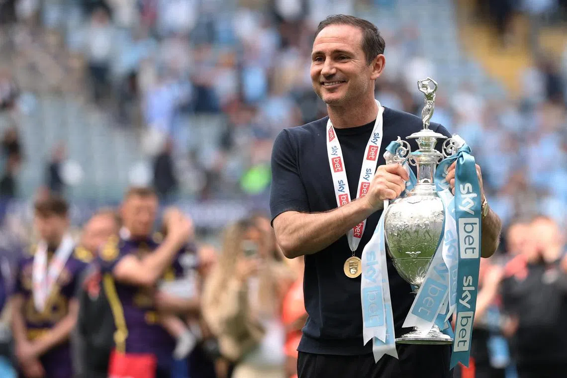 Soccer Football - Championship - Coventry City v Wrexham - Coventry Building Society Arena, Coventry, Britain - April 26, 2026 Coventry City manager Frank Lampard celebrates with the trophy after winning the Championship Action Images/Andrew Boyers