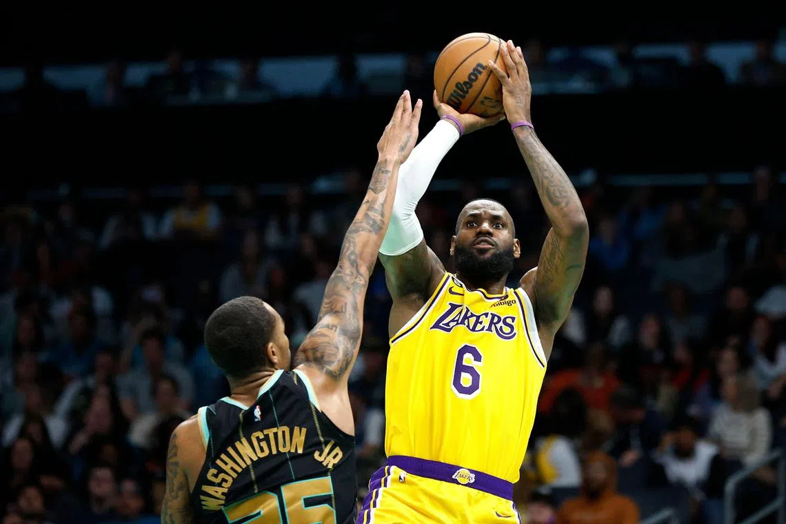 CHARLOTTE, NORTH CAROLINA - JANUARY 02: LeBron James #6 of the Los Angeles Lakers attempts a jump shot against P.J. Washington #25 of the Charlotte Hornets during the second half of the game at Spectrum Center on January 02, 2023 in Charlotte, North Carolina. NOTE TO USER: User expressly acknowledges and agrees that, by downloading and or using this photograph, User is consenting to the terms and conditions of the Getty Images License Agreement.   Jared C. Tilton/Getty Images/AFP (Photo by Jared C. Tilton / GETTY IMAGES NORTH AMERICA / Getty Images via AFP)