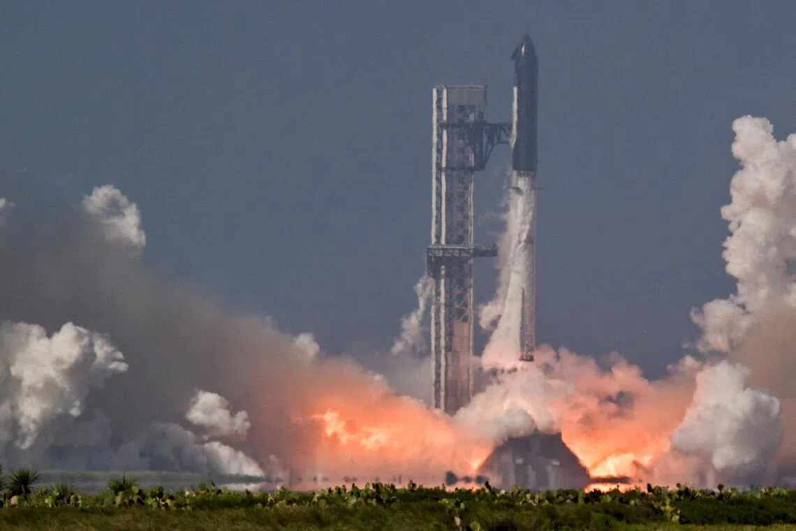 More than 1,000 current and former SpaceX employees have banded together ahead of the company's listing.