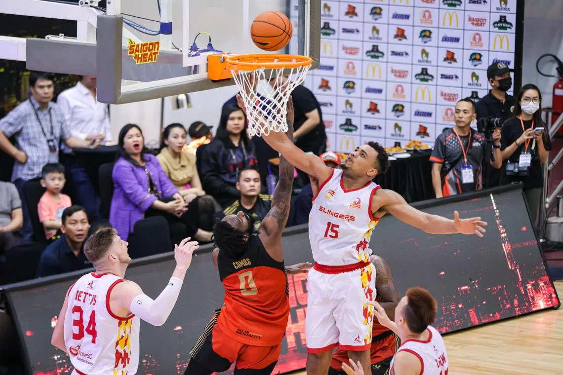 Xavier Alexander (#15) in action during the Singapore Slingers' 71-68 loss to Saigon Heat in the 2023 Asean Basketball League Invitational on Feb 15, 2023.