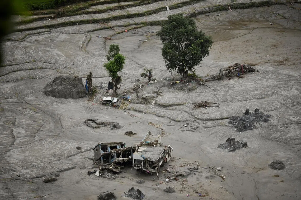 Nepal urges tourists not to abandon the Himalayas after floods