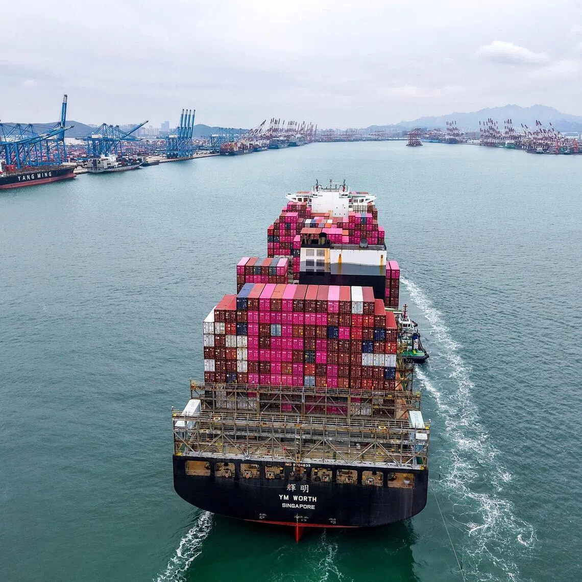 China’s exports unexpectedly contracted in October during a period of renewed trade tensions with the US.