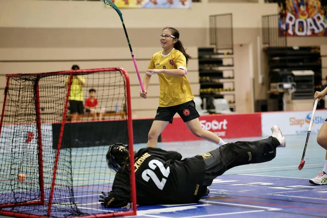 Victoria Junior College's Chyanne Yang scoring her first goal against Nanyang Junior College in the A Division Girls floorball final on May 28.