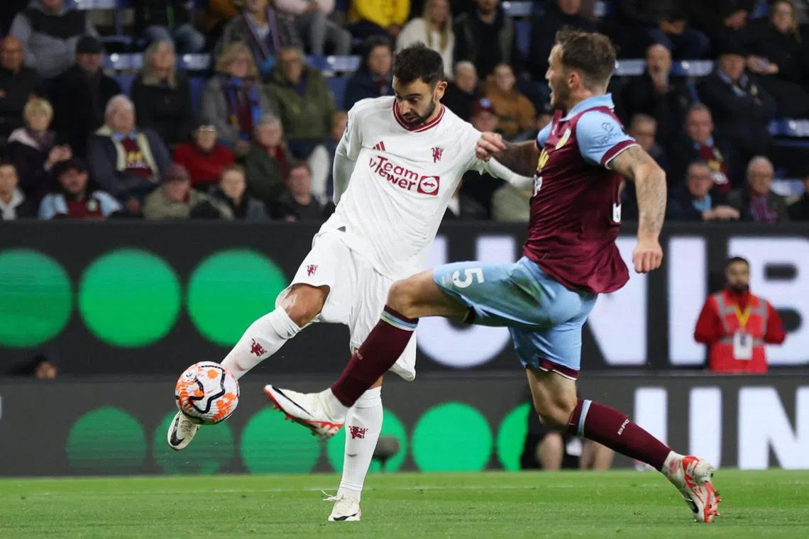 Bruno Fernandes scores for Manchester United.
