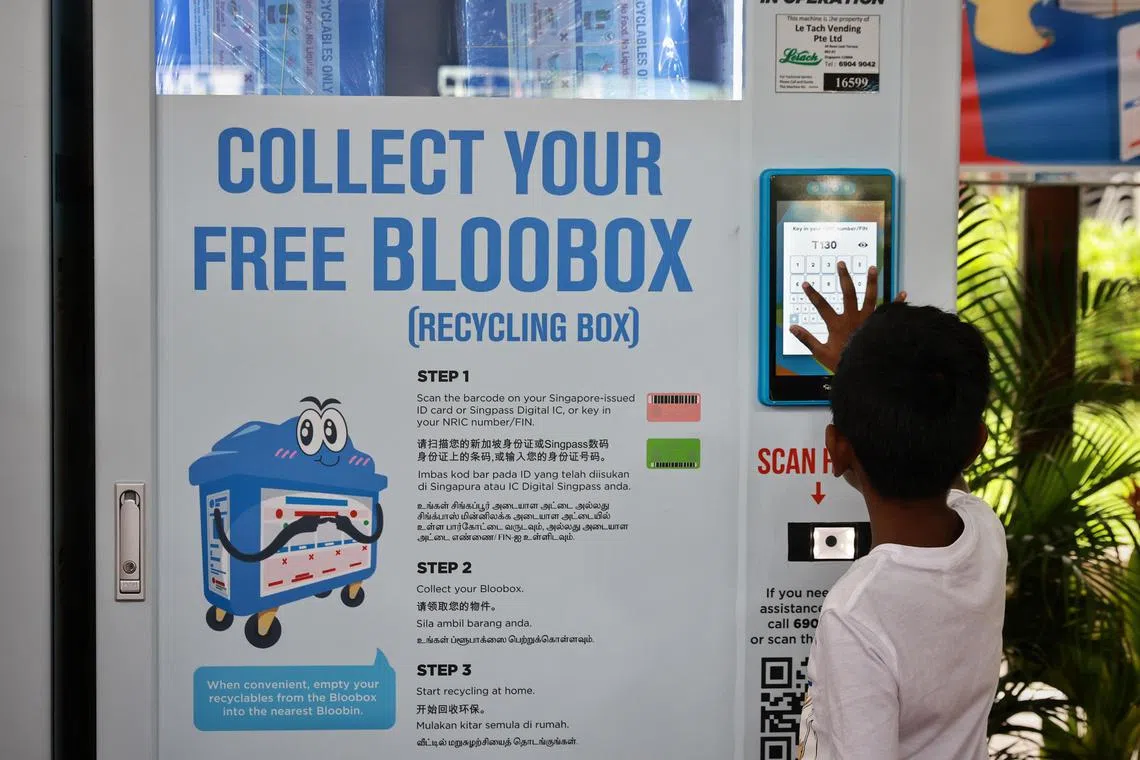 ST20230319_202333024462/ncrecycle19/Nadine Chua/Jason Quah

A resident collects a Bloobox recycling box from a vending machine at Hong Kah North Community Club on 19 March, 2023.