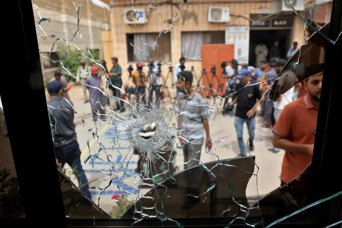 Several earthquakes had caused panic among the prisoners in Karachi.