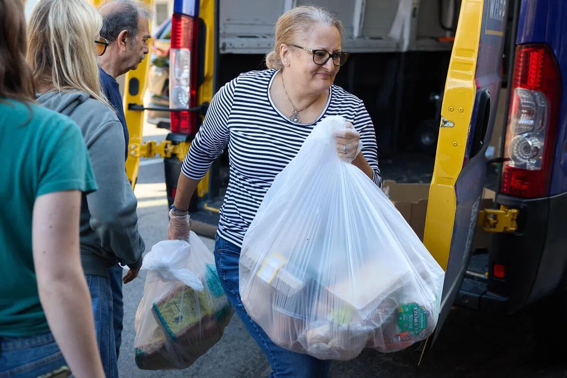A volunteer unloads donations at a food pantry in Los Angeles serving low-income Americans affected by the government shutdown.

