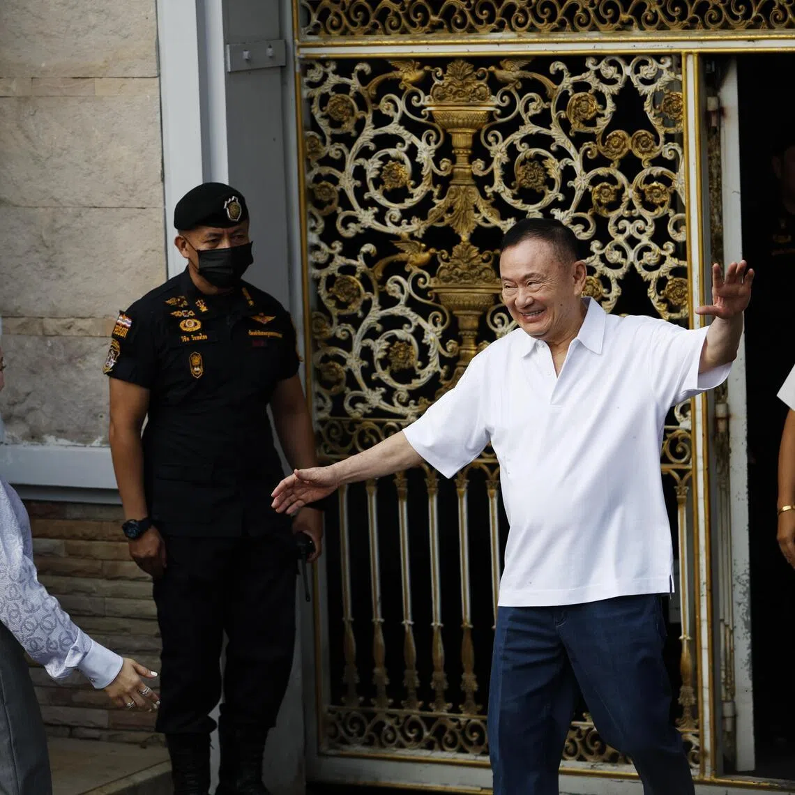 epa12946594 Former Thai Prime Minister Thaksin Shinawatra (2-R) walks to hug his youngest daughter former premier Paetongtarn Shinawatra (L) as he is being released from prison at Klong Prem Central Prison in Bangkok, Thailand, 11 May 2026. Former Thailand's Prime Minister Thaksin Shinawatra is being released from prison for parole after serving eight months of his one-year jail term for corruption and abuse of power.  EPA/RUNGROJ YONGRIT