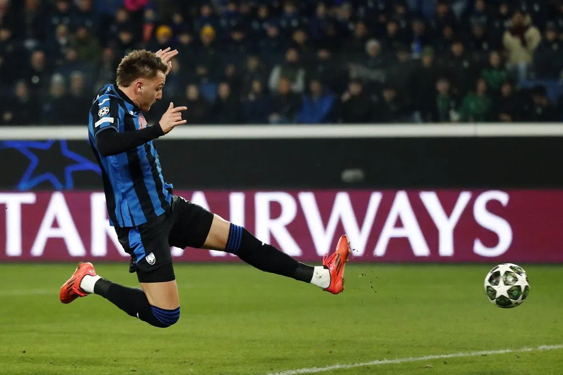 FILE PHOTO: Soccer Football - Champions League - Knockout Phase Playoff - Second Leg - Atalanta v Club Brugge - Gewiss Stadium, Bergamo, Italy - February 18, 2025 Atalanta's Mateo Retegui scores a goal that was later disallowed REUTERS/Alessandro Garofalo/File Photo