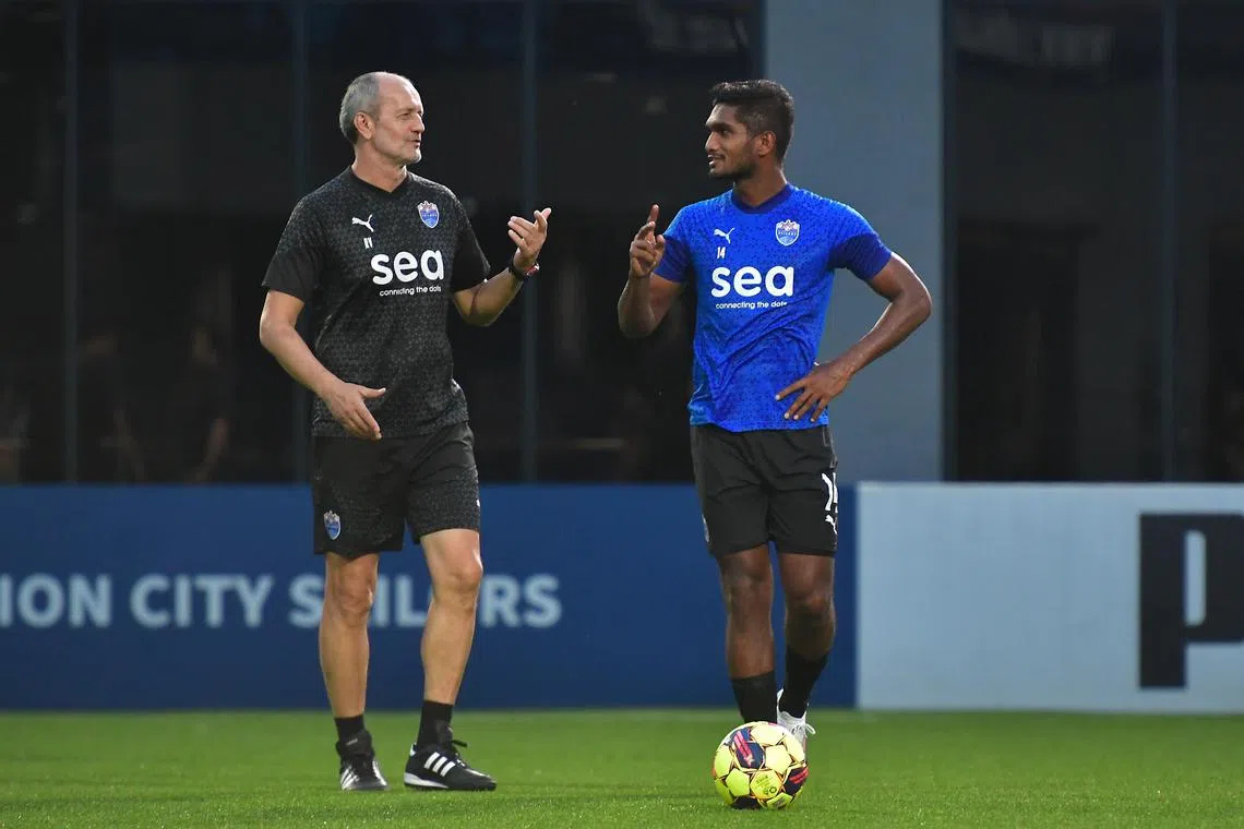 ST20230220_202322296548 Desmond Wee_dlsoc23/
Head Coach Risto Vidakovic chatting with Hariss Harun 
(captain) on 20 Feb 2023  at the Lion City Sailors Training Centre, 8 Mattar Road, Singapore 387727.