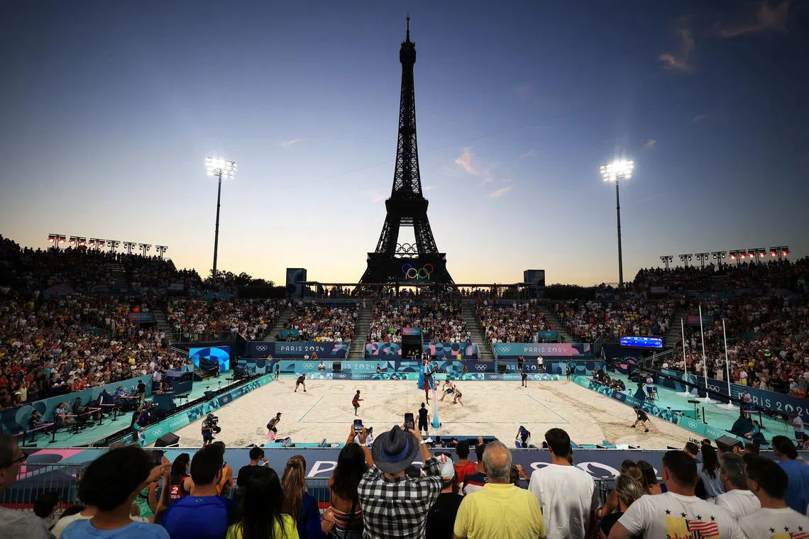 The extra-fine sand used for the beach volleyball court in front of the Eiffel Tower has been promised to a club in the Paris region.