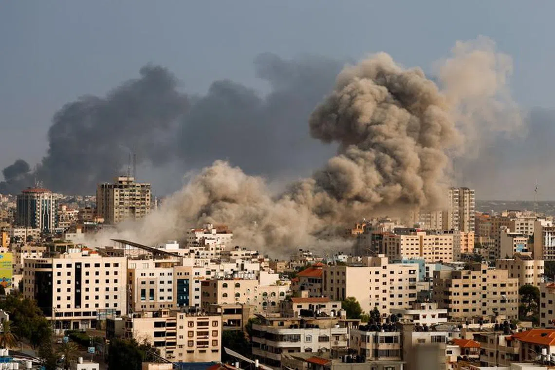Smoke rises following Israeli strikes in Gaza, October 9, 2023. REUTERS/Mohammed Salem