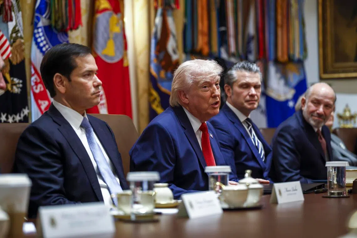 وطن نيوز – ويقول ترامب إن “هدية” إيران للولايات المتحدة هي السماح لعشر ناقلات نفط بالمرور عبر مضيق هرمز