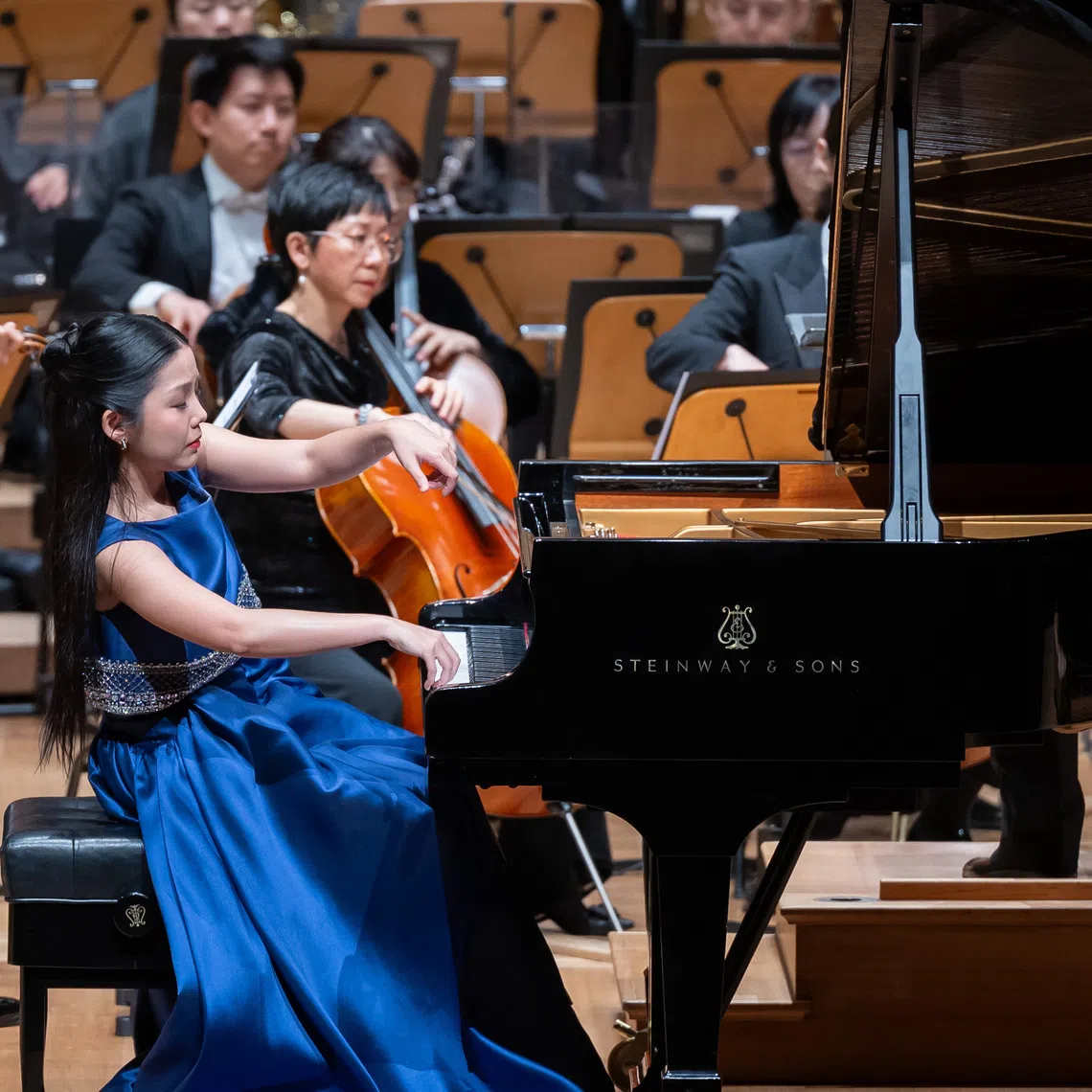 Singaporean pianist Churen Li premiered a new concerto by Singapore composer Jonathan Shin under the baton of Hans Graf. 