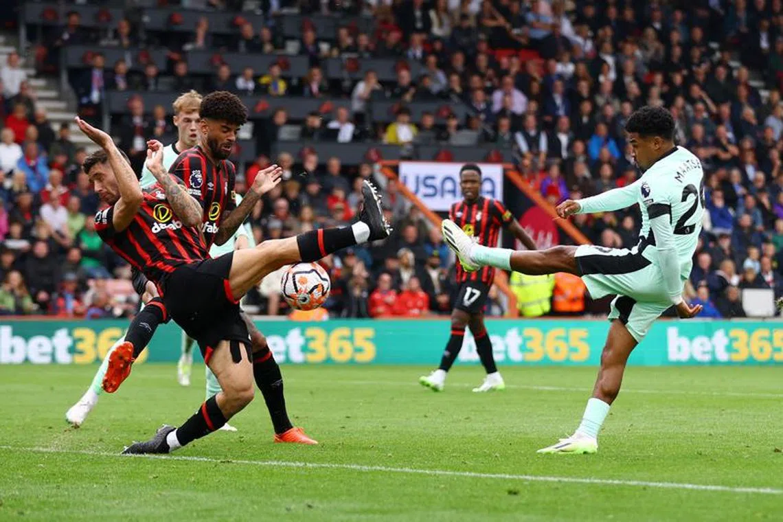 Soccer Football - Premier League - AFC Bournemouth v Chelsea - Vitality Stadium, Bournemouth, Britain - September 17, 2023 AFC Bournemouth's Marcos Senesi and Philip Billing in action with Chelsea's Ian Maatsen Action Images via Reuters/Matthew Childs
