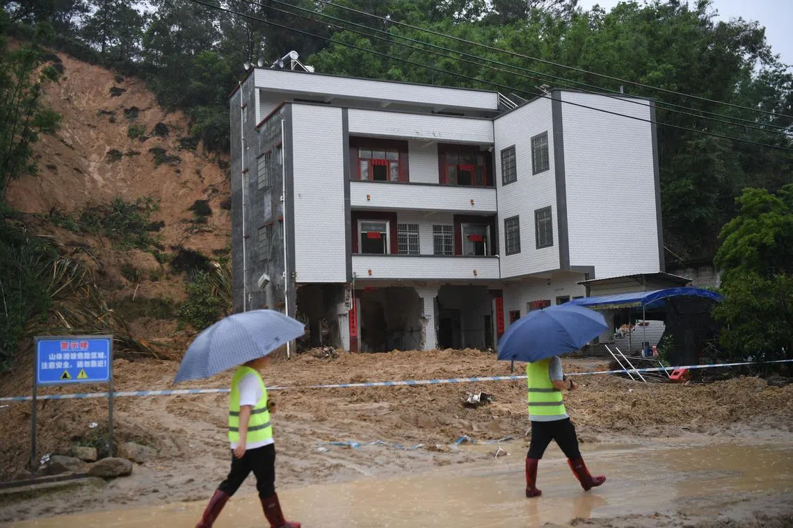 Heavy rains over the last week in China's southern Guangdong province and Guangxi region have killed seven people.