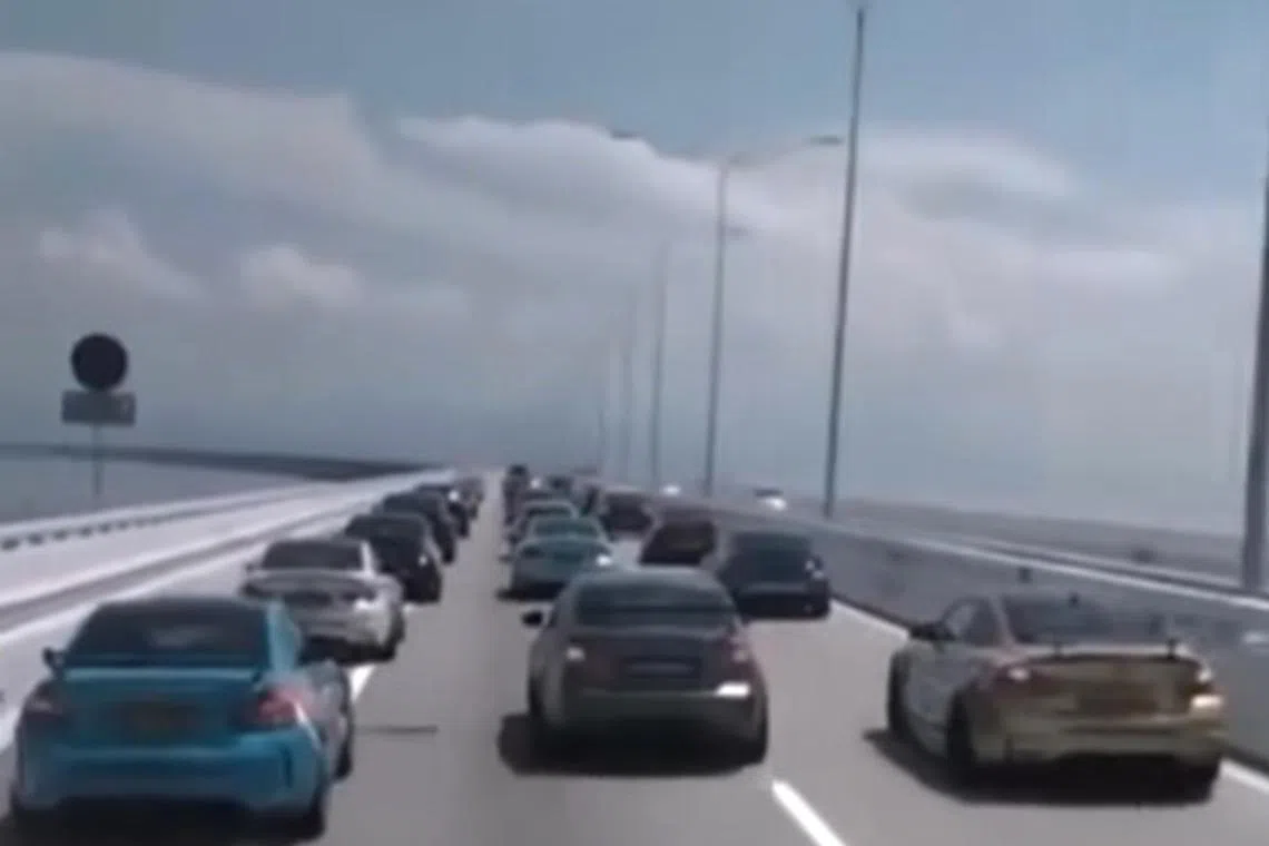 According a report by Shin Min Daily News, Malaysian police issued 12 tickets for traffic obstruction, and four for license plate-related offences.