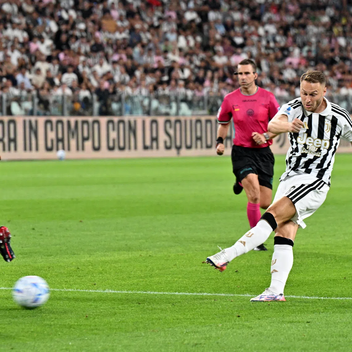 Soccer Football - Serie A - Juventus v Parma - Allianz Stadium, Turin, Italy - August 29, 2026 Juventus' Teun Koopmeiners scores their second goal REUTERS/Jennifer Lorenzini