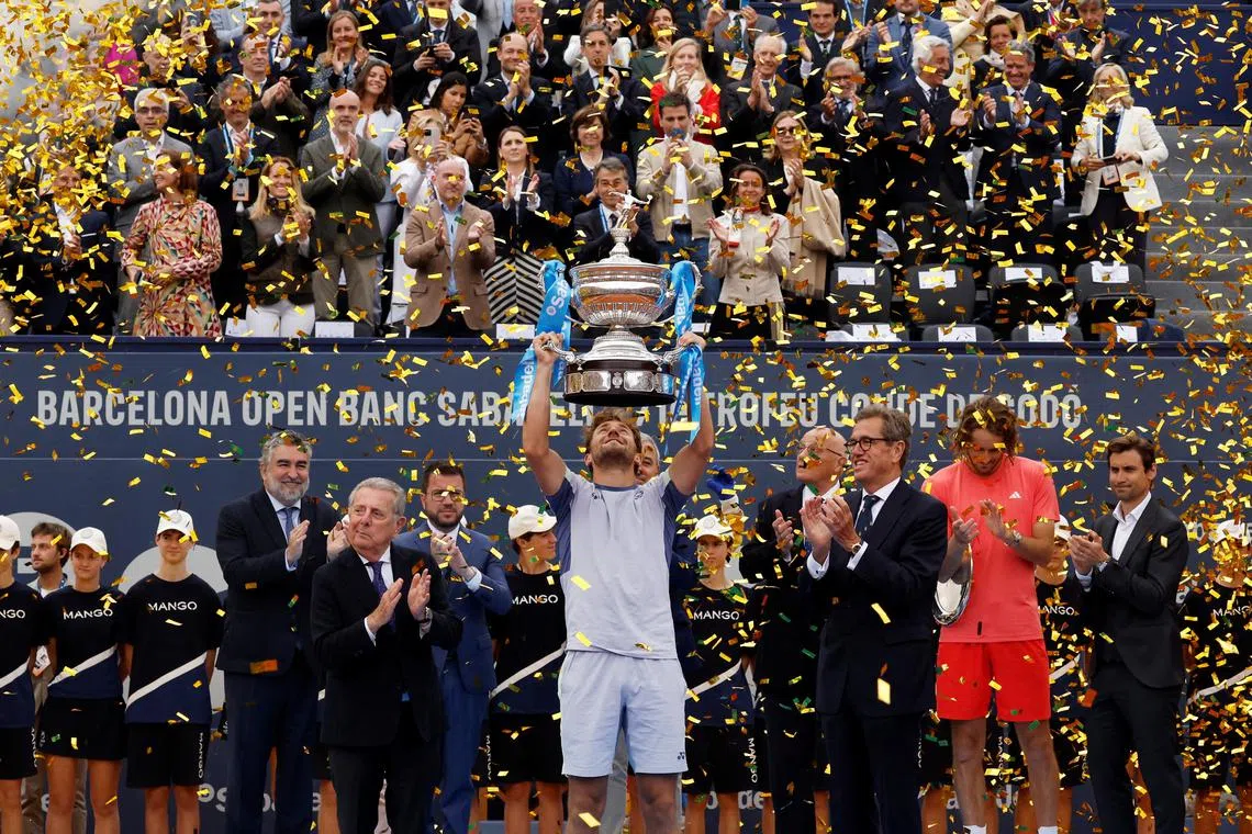 Tennis - ATP 500 - Barcelona Open - Real Club de Tenis, Barcelona, Spain - April 21, 2024 Norway's Casper Ruud celebrates with the trophy after winning the Barcelona Open in the final match against Greece's Stefanos Tsitsip REUTERS/Albert Gea     TPX IMAGES OF THE DAY