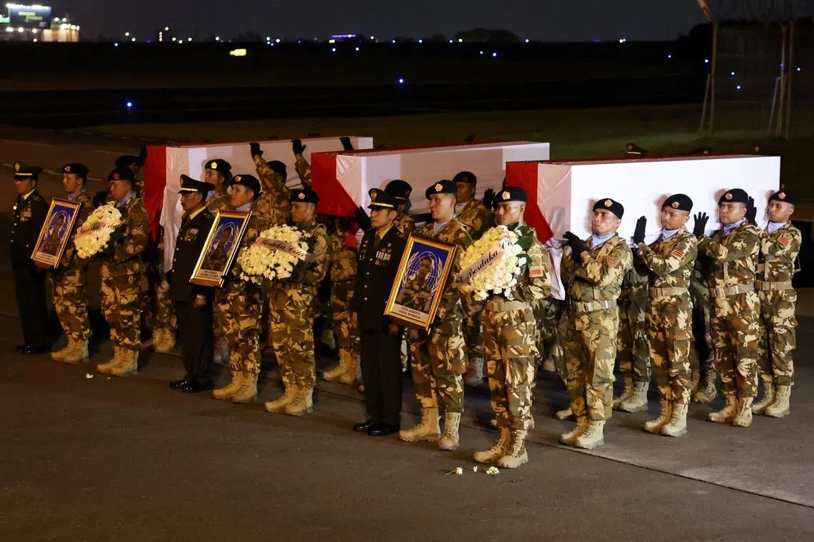Indonesian military personnel carry coffins of United Nations Interim Force in Lebanon (UNIFIL) peacekeepers killed in Lebanon, during a military honour ceremony at Soekarno-Hatta International Airport, in Tangerang, on the outskirts of Jakarta, Indonesia, April 4, 2026. REUTERS/Ajeng Dinar Ulfiana