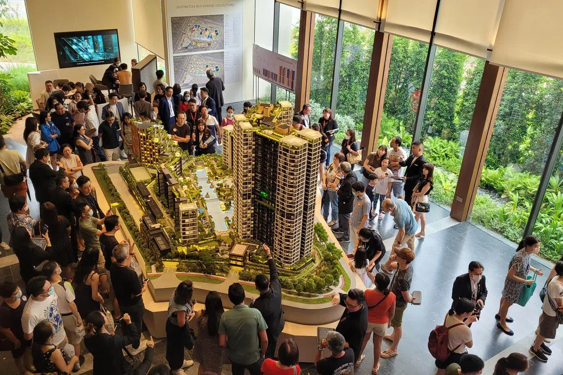 武吉知马首个综合发展项目青麓尚居（The Reserve Residences）公寓的销售展厅于2023年5月13日和14日开放让公众预约预览。新一轮房地产降温措施阻挡不了看房热潮。