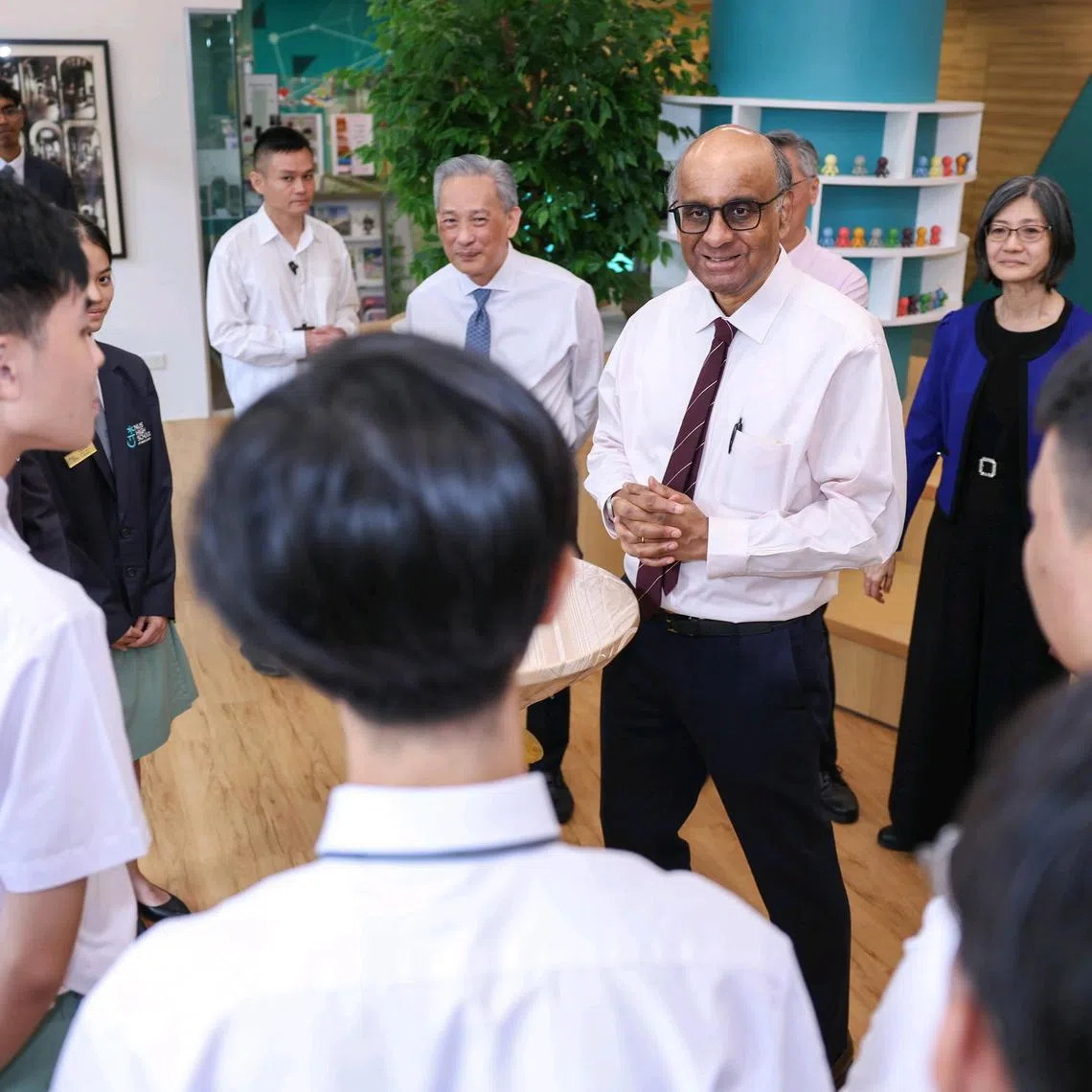 ST20250417_202551600537/jknush17/Brian Teo/Joakim Kang/*EMBARGO UNTIL 12PM*President Tharman Shanmugaratnam interacting with students during NUS High School's 20th anniversary celebrations at the school campus on April 17, 2025. ST PHOTO: BRIAN TEO