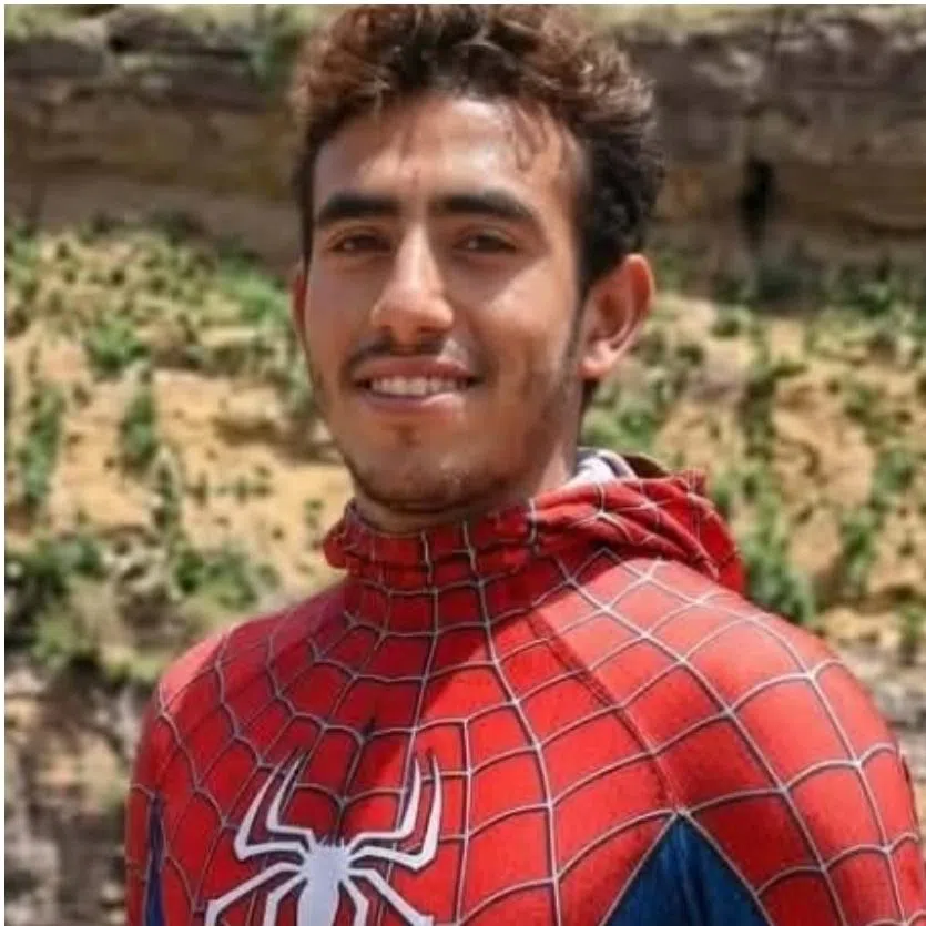 Al-Qaqa Ibn Antar was famous for his climbs and acrobatic stunts, died on June 12 after falling into the 120m Hardah Dam volcano crater in Dhale.
