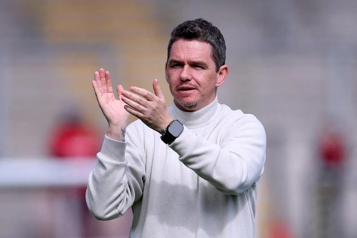 FILE PHOTO: Soccer Football - Women's Super League - Manchester United v Everton - Leigh Sports Village, Leigh,  Britain - March 30, 2025 Manchester United manager Marc Skinner applauds fans after the match Action Images via Reuters/Ed Sykes/File Photo