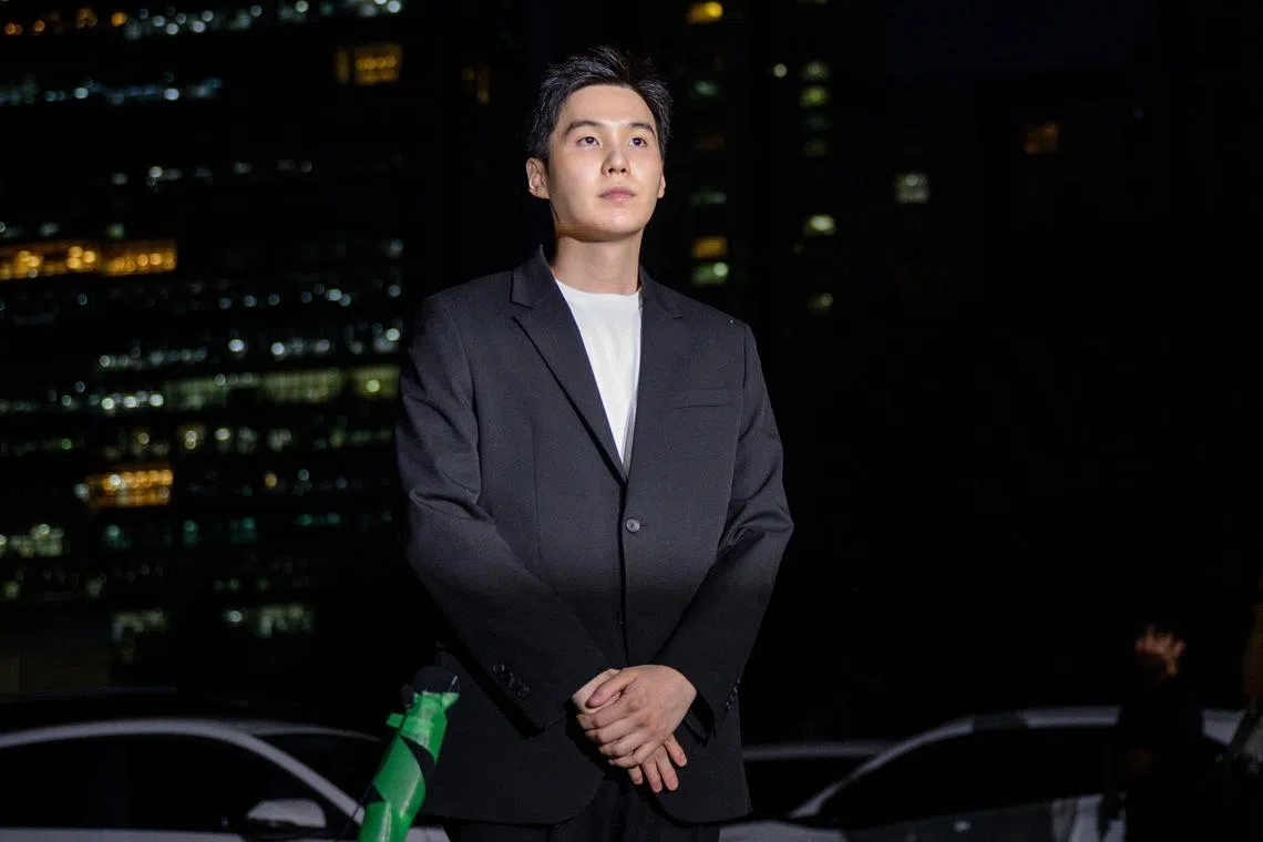 Suga arriving at a police station in Seoul on Aug 23.