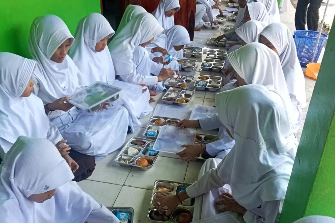 lylunch - Students at Gelarsari Islamic elementary school in Sukabumi regency, West Java, having free lunch packages during a trial of a programme introduced by president elect Prabowo Subianto. 




CREDIT: COURTESY OF MR SHALAHUDIN SANUSI