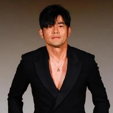 Jay Chou is believed to have spent S$25.6 million on the painting The Morning Session (left). 