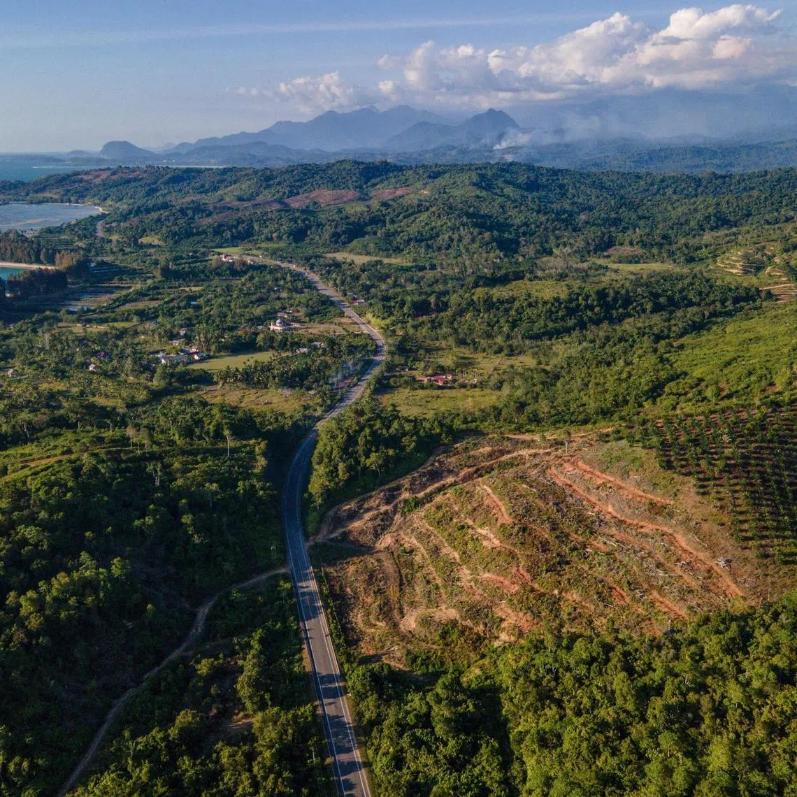 In Aceh, the authorities are continuing efforts to extinguish fires that broke out last week in several villages in West Aceh regency.