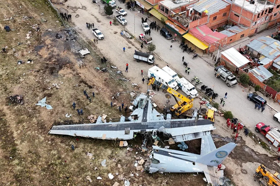 The investigation found that the aircraft did not receive timely communication from air traffic control and attempted to change course due to bad weather.