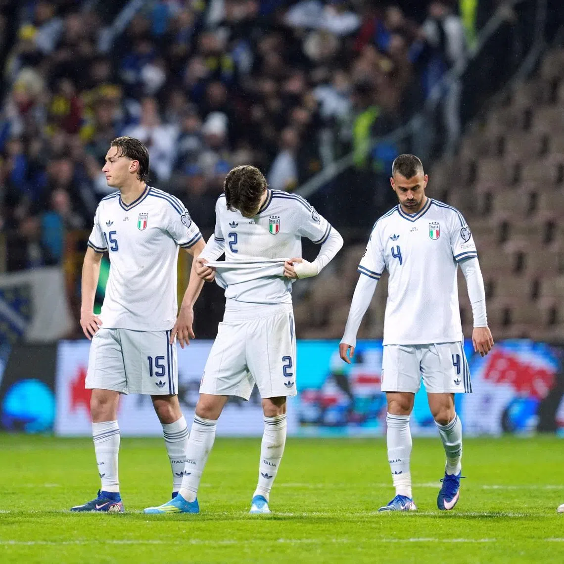 Soccer Football - FIFA World Cup - UEFA Qualifiers - Finals - Bosnia and Herzegovina v Italy - Bilino Polje Stadium, Zenica, Bosnia and Herzegovina - March 31, 2026 Italy's Gianluca Mancini, Pio Esposito, Marco Palestra, Leonardo Spinazzola and Federico Gatti look dejected after the match after failing to qualify for the FIFA World Cup REUTERS/Matteo Ciambelli