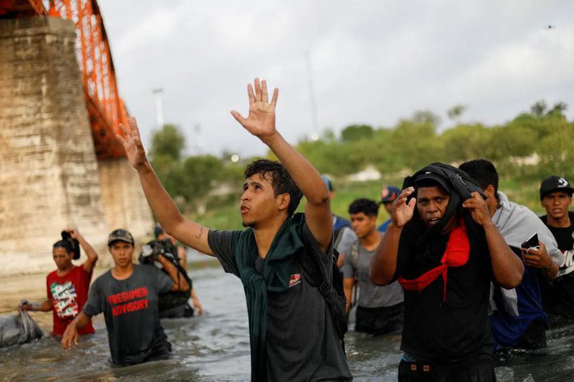 FILE PHOTO: A Venezuelan migrant thanks God as he walks through the Rio Grande river in an attempt to seek asylum into the U. S., as seen from Piedras Negras, Mexico September 30, 2023. REUTERS/Daniel Becerril/File Photo/File Photo