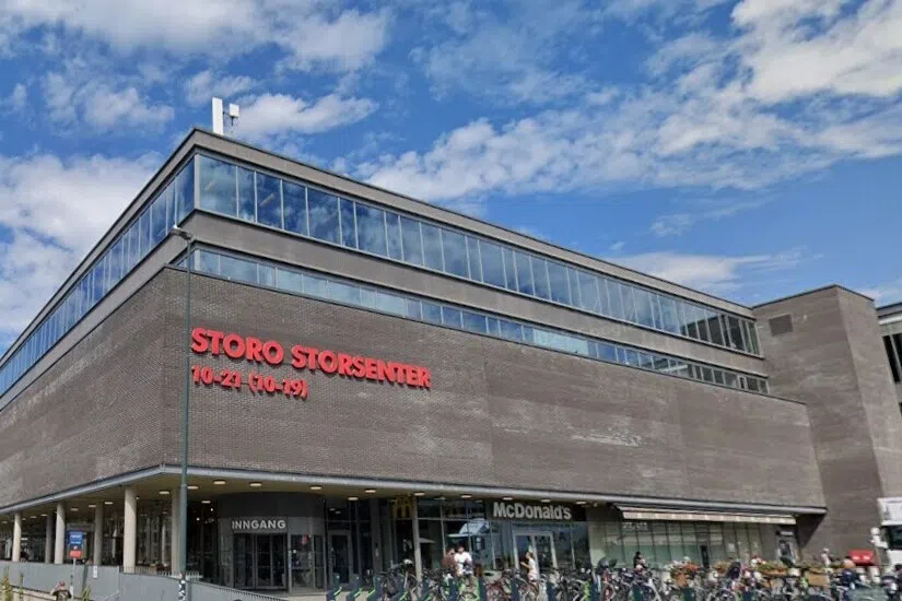 The incident took place at the Storo shopping centre in northern Oslo, as Christmas shopping was in full swing. 