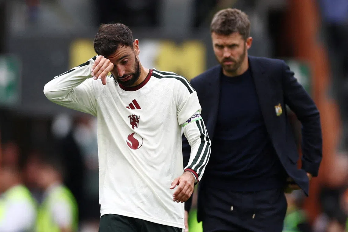 Soccer Football - Premier League - Hull City v Manchester United - MKM Stadium, Hull, Britain - August 22, 2026 Manchester United's Bruno Fernandes looks dejected after the match Action Images via Reuters/Lee Smith