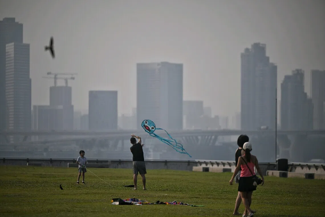 Hazy condition seen in Central Singapore, from Marina Barrage at 5.15pm. 24hr PSI for Central Singapore is 112.