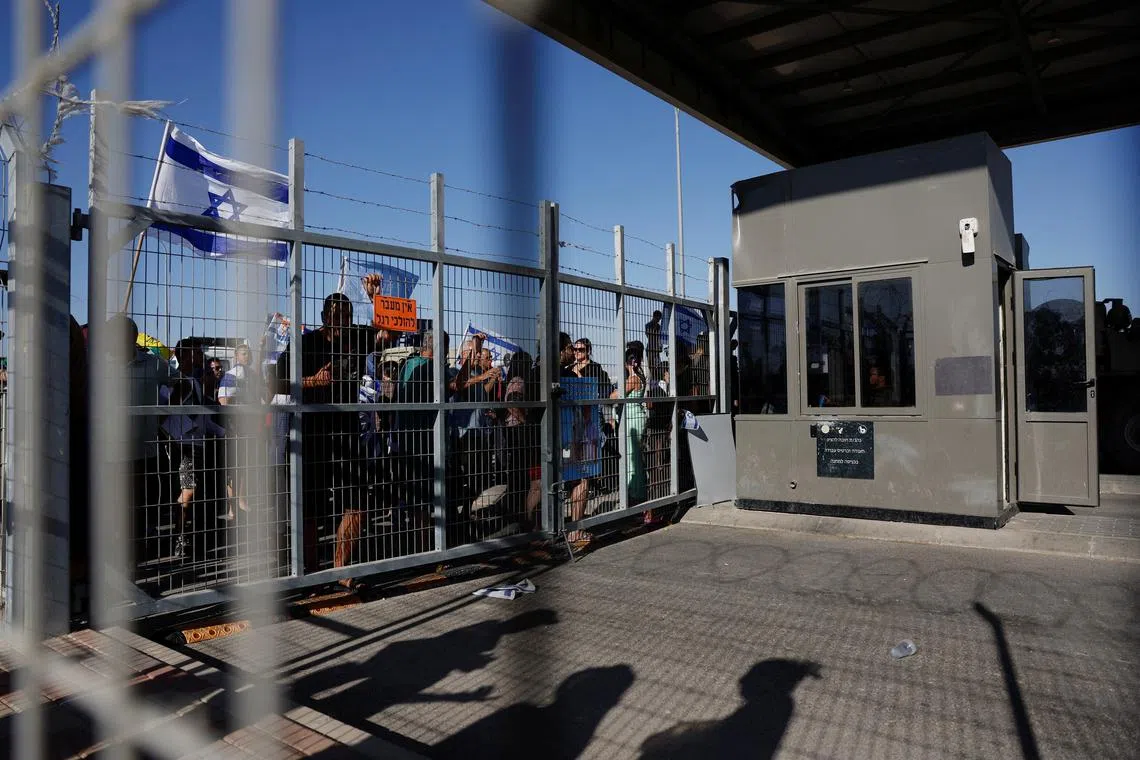 FILE PHOTO: Protesters gather outside Sde Teiman detention facility after some of them broke in, after Israeli military police arrived at the site as part of an investigation into the suspected abuse of a Palestinian detainee, near Beersheba, in southern Israel, July 29, 2024. REUTERS/Amir Cohen/File Photo